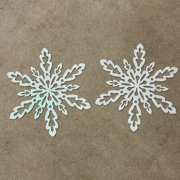 Decorative Snowflake Accents set of 2 white sparkle 15” diameter winter - Picture 1 of 7